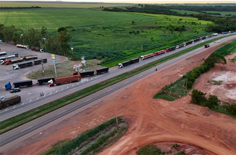 Terminal ferroviário é multado em R$ 300 mil por exceder tempo de espera de caminhões