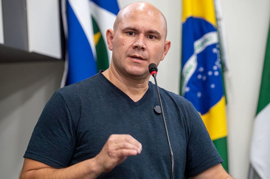 Prefeito de Cuiabá descarta ida a evento jurídico em Lisboa e evita comentar presença de senador