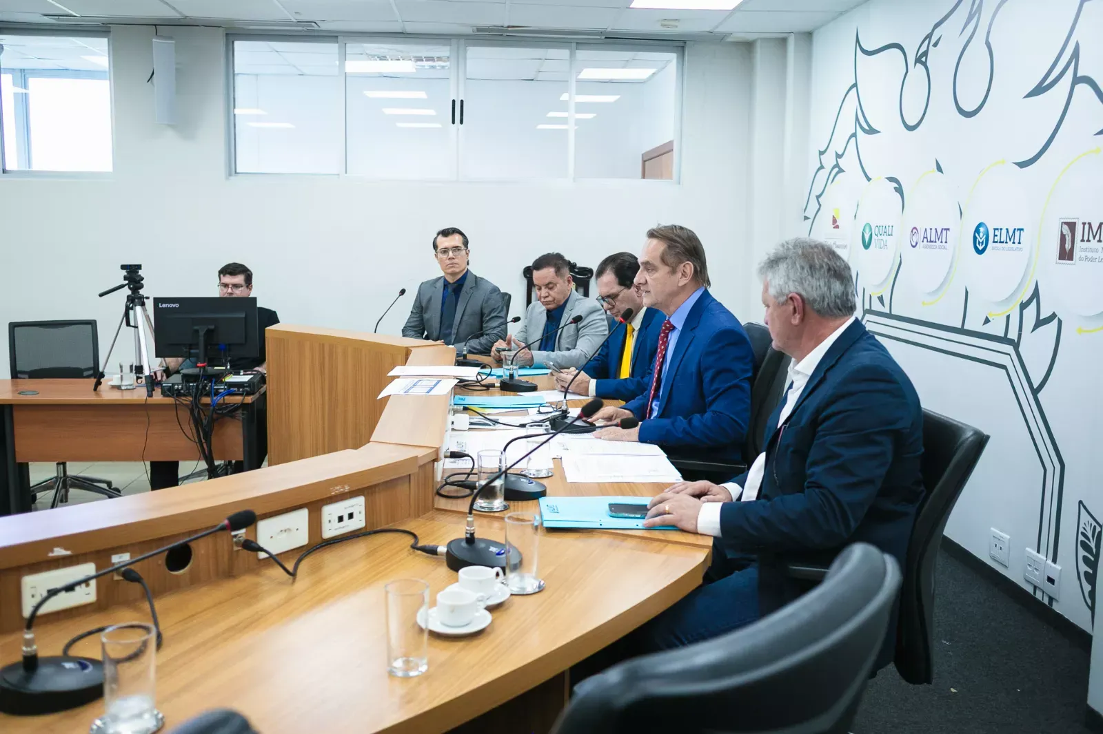 CPI aprova convocação de oito empresários investigados por irregularidades na Saúde de MT